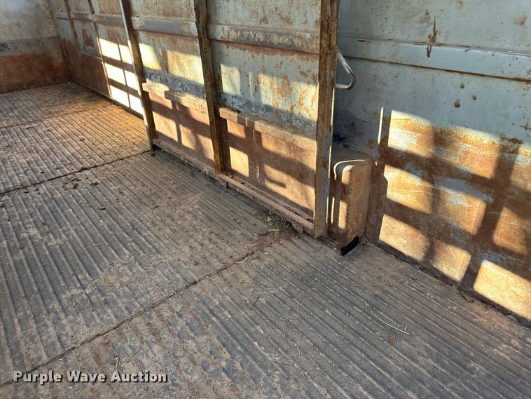 image for item LT9465 1983 Hillsboro Industries Inc.  livestock trailer