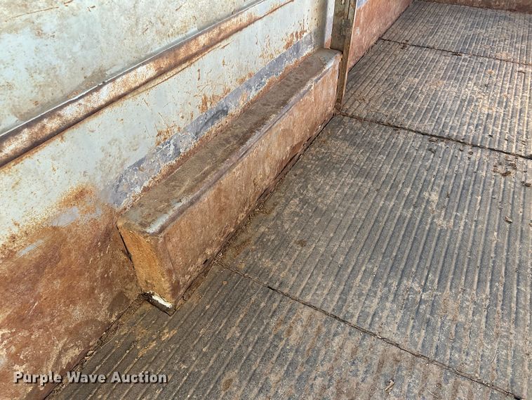 image for item LT9465 1983 Hillsboro Industries Inc.  livestock trailer