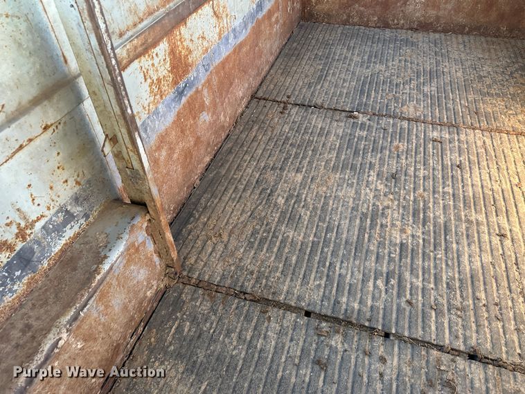 image for item LT9465 1983 Hillsboro Industries Inc.  livestock trailer