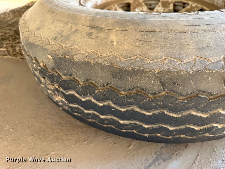 image for item LT9465 1983 Hillsboro Industries Inc.  livestock trailer