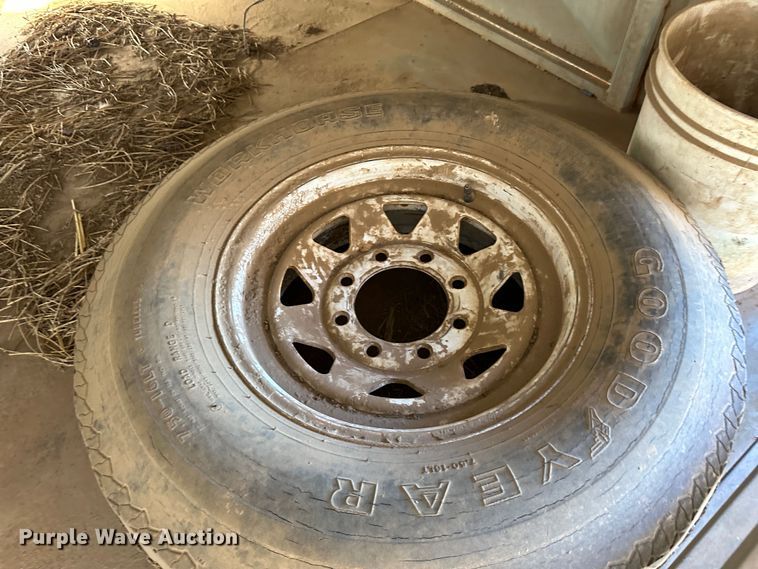 image for item LT9465 1983 Hillsboro Industries Inc.  livestock trailer