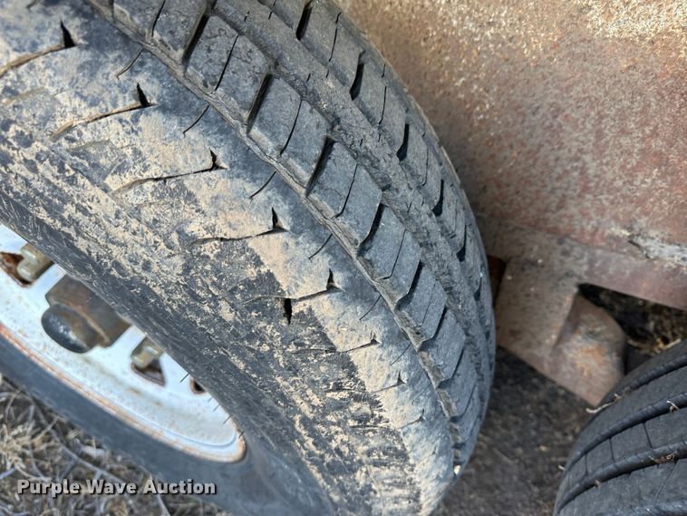 image for item LT9465 1983 Hillsboro Industries Inc.  livestock trailer