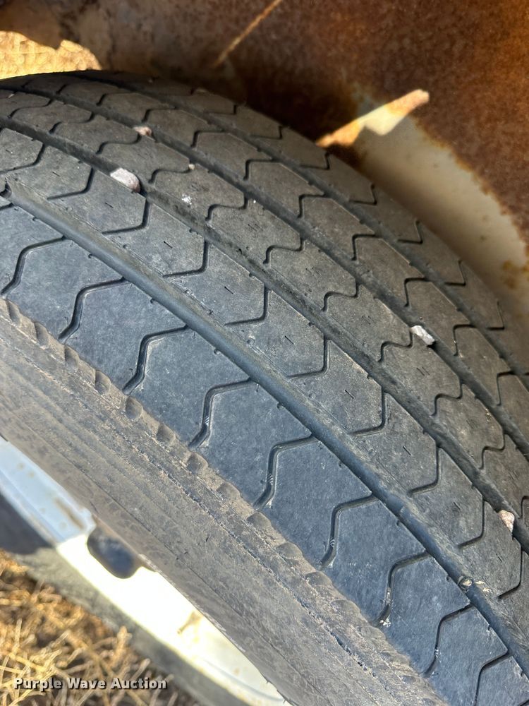 image for item LT9465 1983 Hillsboro Industries Inc.  livestock trailer