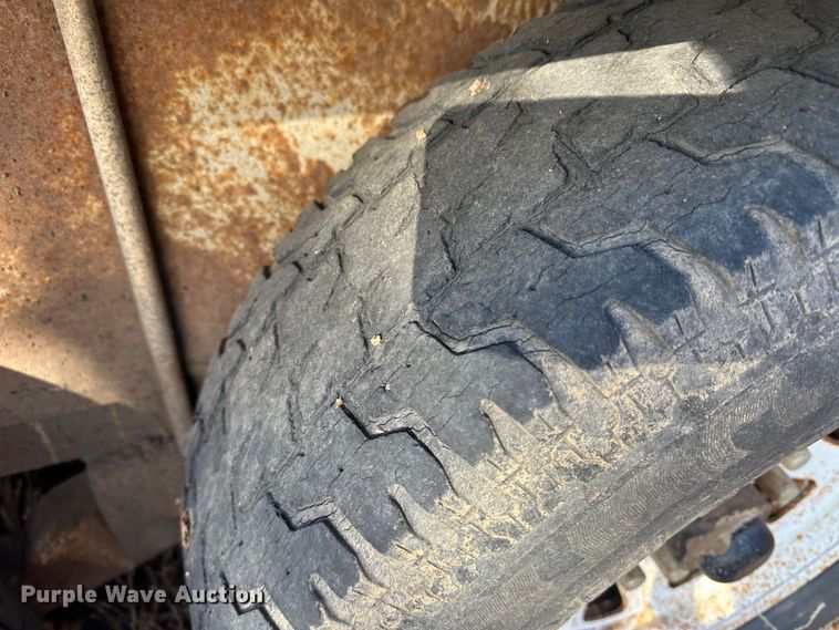 image for item LT9465 1983 Hillsboro Industries Inc.  livestock trailer