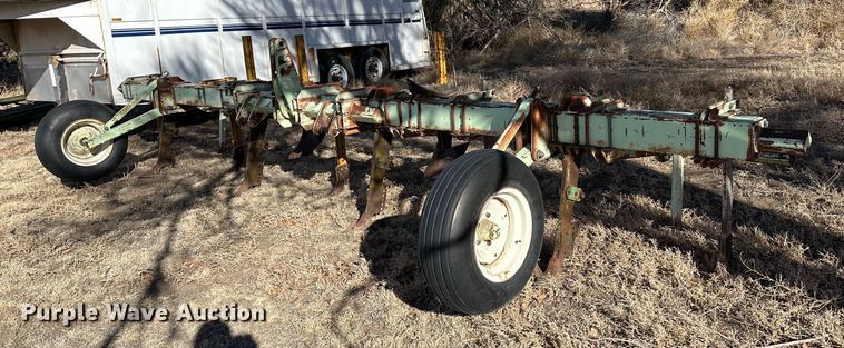 image for item LT9466 Orthman  row crop cultivator