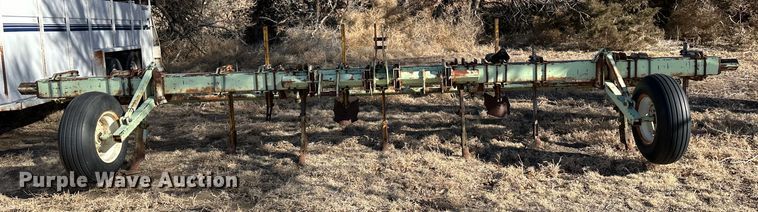 image for item LT9466 Orthman  row crop cultivator