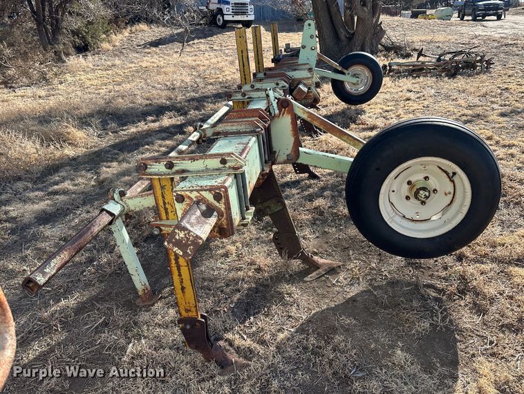 image for item LT9466 Orthman  row crop cultivator