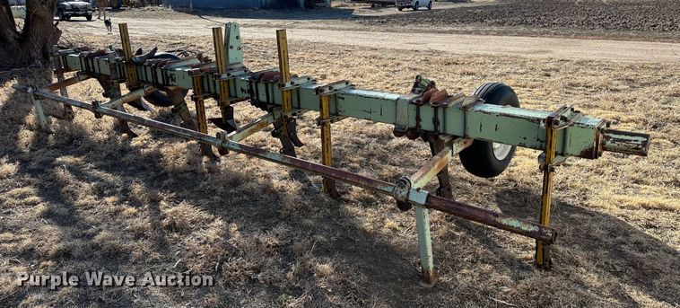 image for item LT9466 Orthman  row crop cultivator