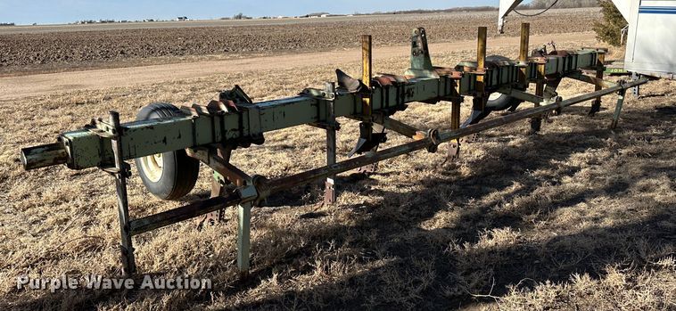 image for item LT9466 Orthman  row crop cultivator