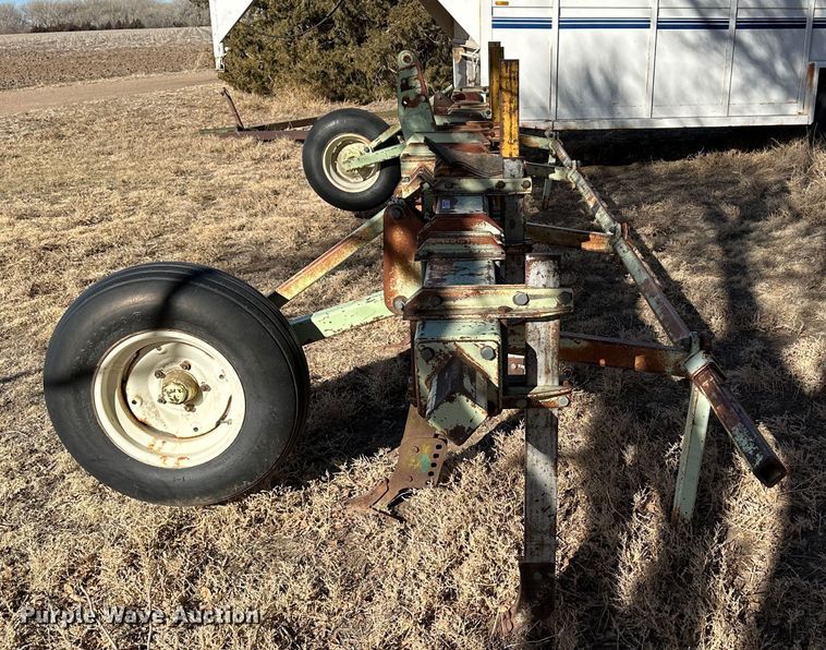 image for item LT9466 Orthman  row crop cultivator