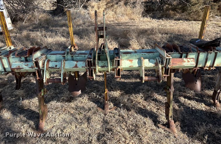 image for item LT9466 Orthman  row crop cultivator