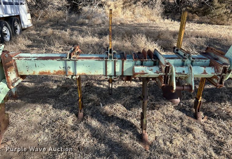 image for item LT9466 Orthman  row crop cultivator