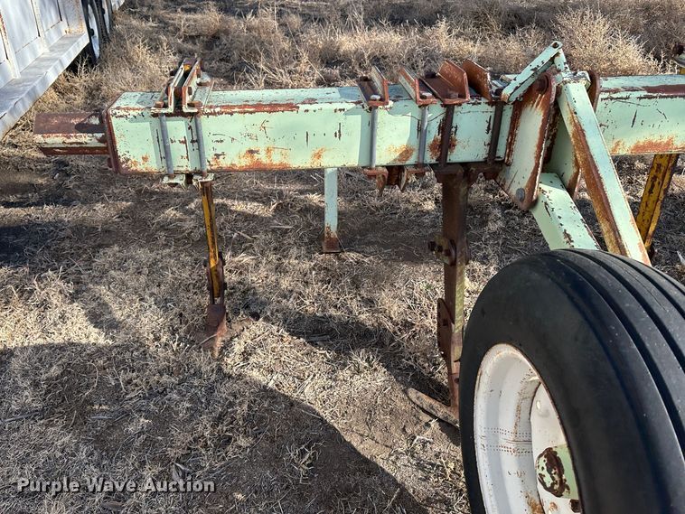 image for item LT9466 Orthman  row crop cultivator