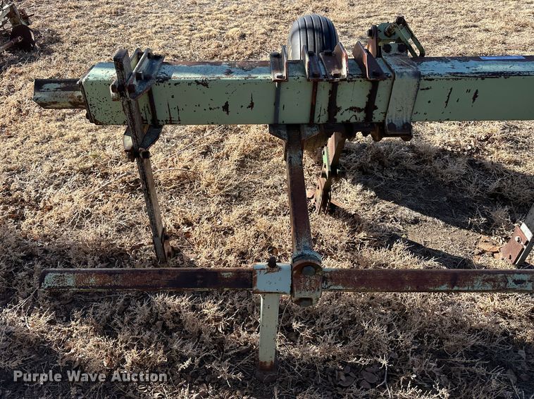 image for item LT9466 Orthman  row crop cultivator