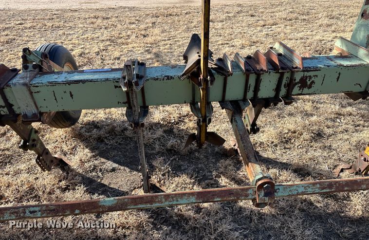 image for item LT9466 Orthman  row crop cultivator