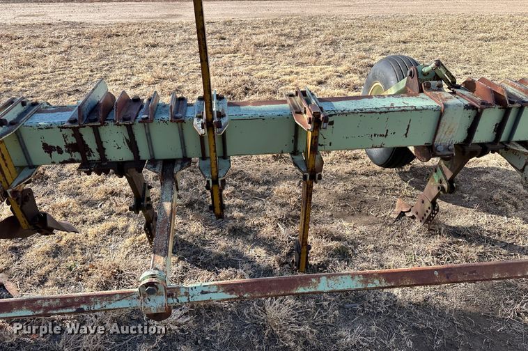 image for item LT9466 Orthman  row crop cultivator