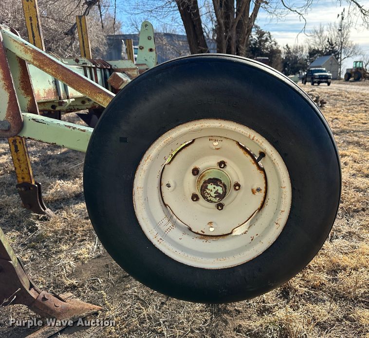 image for item LT9466 Orthman  row crop cultivator