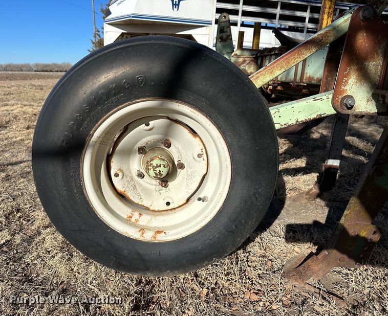 image for item LT9466 Orthman  row crop cultivator