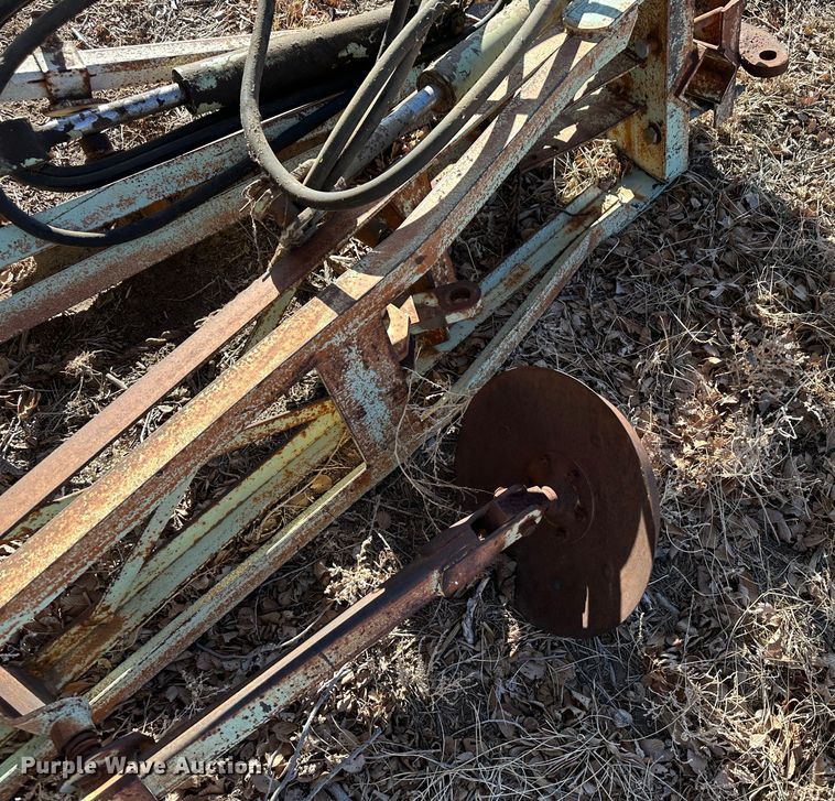 image for item LT9466 Orthman  row crop cultivator