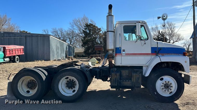 image for item LT9467 1987 International F2375  semi truck