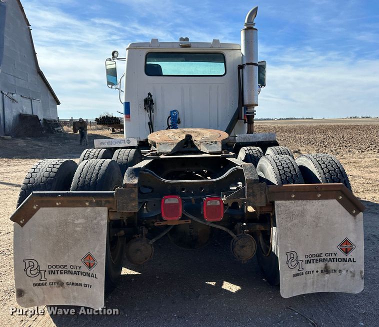 image for item LT9467 1987 International F2375  semi truck