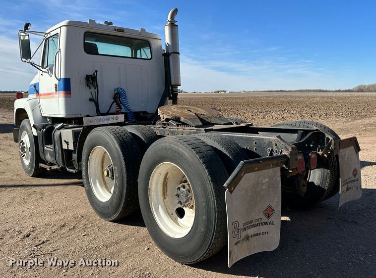 image for item LT9467 1987 International F2375  semi truck