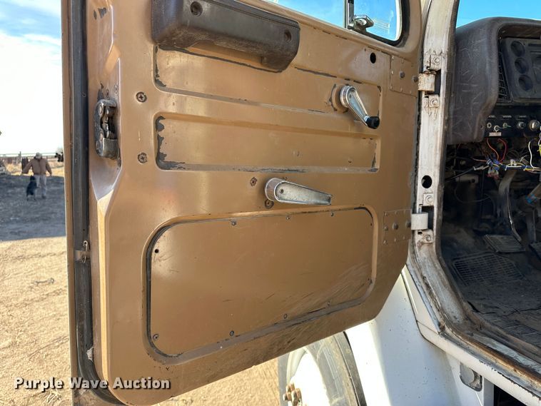 image for item LT9467 1987 International F2375  semi truck