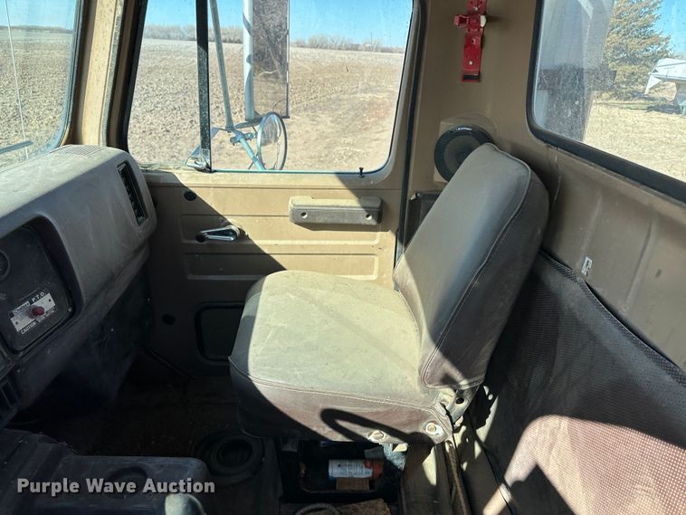 image for item LT9467 1987 International F2375  semi truck