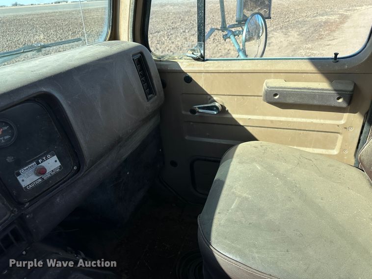 image for item LT9467 1987 International F2375  semi truck