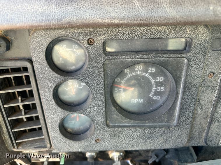 image for item LT9467 1987 International F2375  semi truck