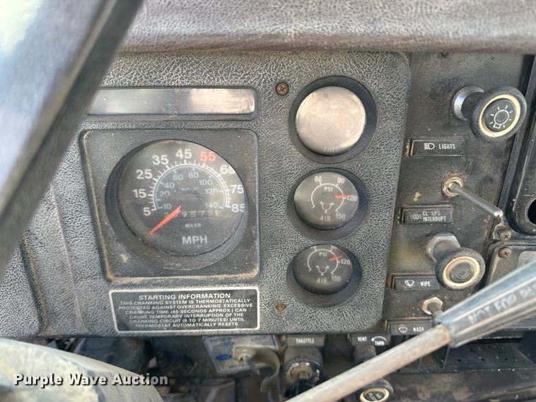 image for item LT9467 1987 International F2375  semi truck