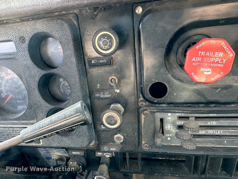 image for item LT9467 1987 International F2375  semi truck