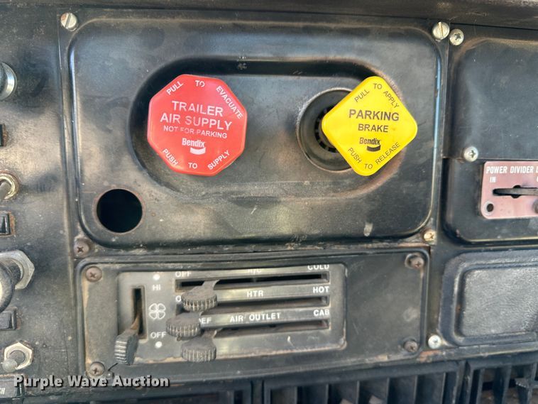 image for item LT9467 1987 International F2375  semi truck