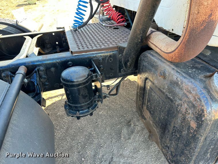 image for item LT9467 1987 International F2375  semi truck