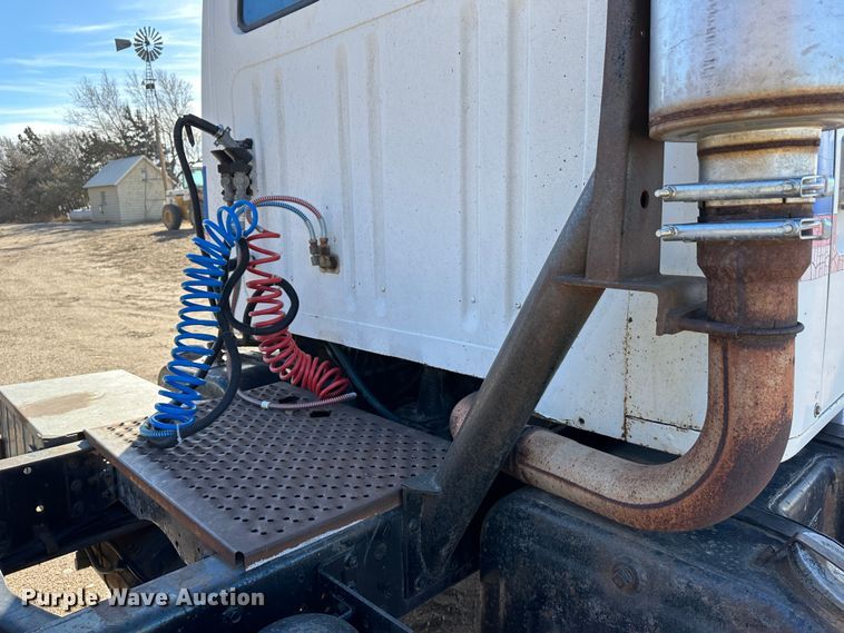 image for item LT9467 1987 International F2375  semi truck