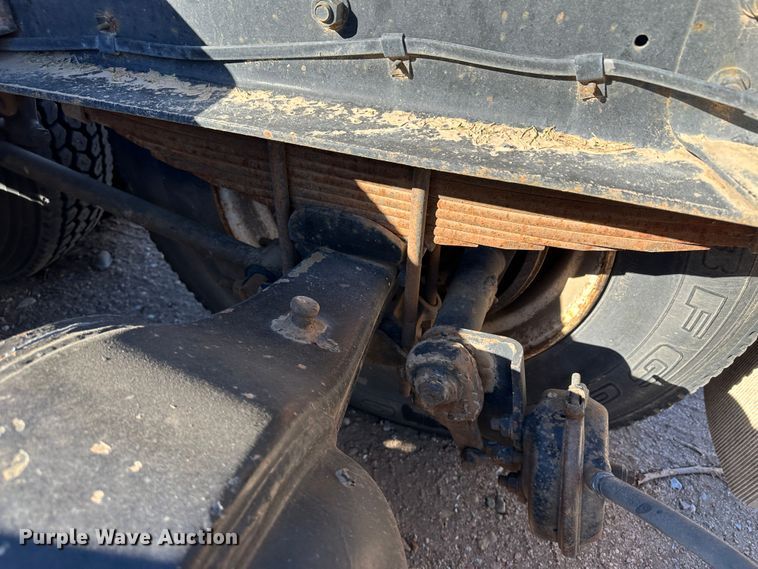 image for item LT9467 1987 International F2375  semi truck