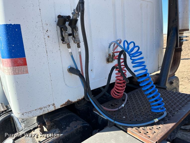 image for item LT9467 1987 International F2375  semi truck