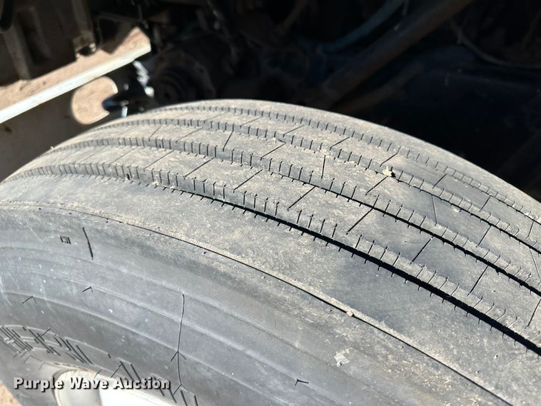 image for item LT9467 1987 International F2375  semi truck