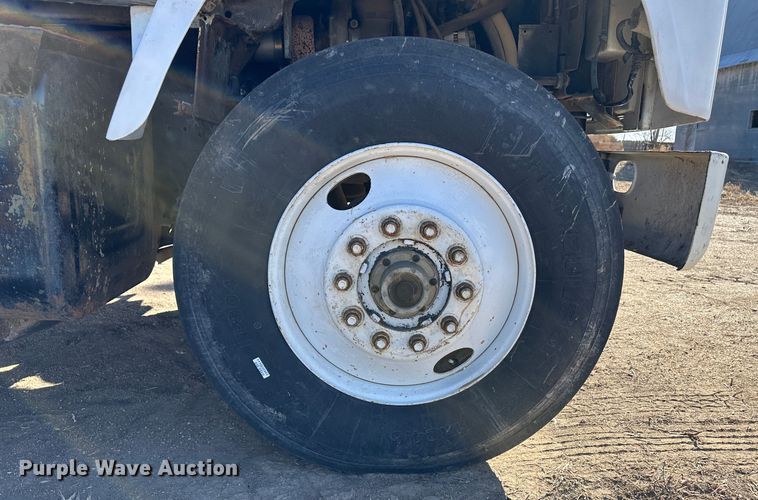 image for item LT9467 1987 International F2375  semi truck