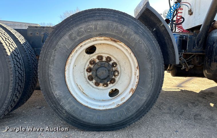 image for item LT9467 1987 International F2375  semi truck