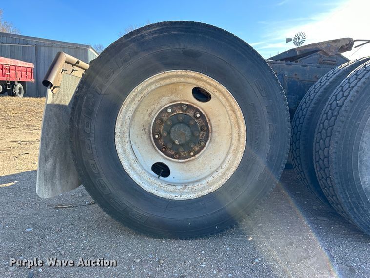 image for item LT9467 1987 International F2375  semi truck