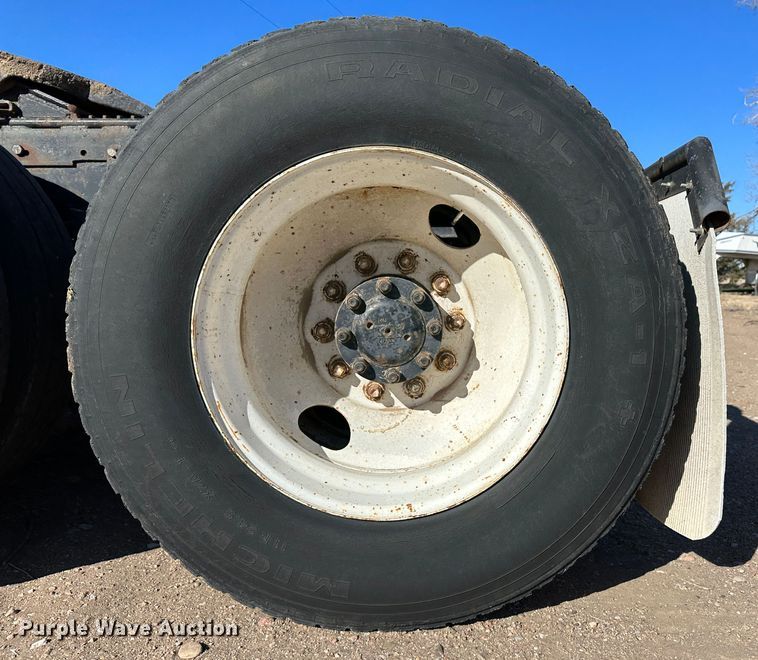 image for item LT9467 1987 International F2375  semi truck