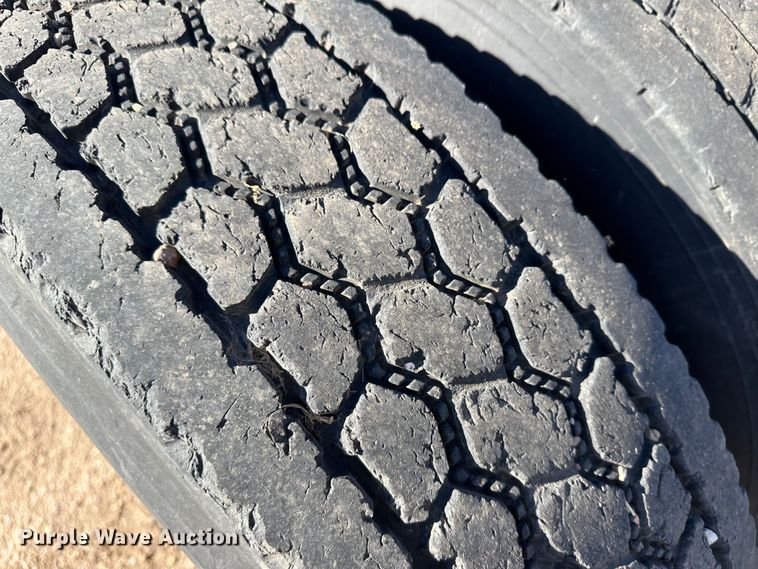 image for item LT9467 1987 International F2375  semi truck