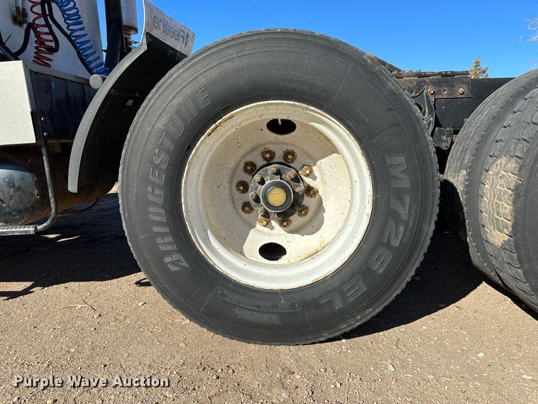 image for item LT9467 1987 International F2375  semi truck