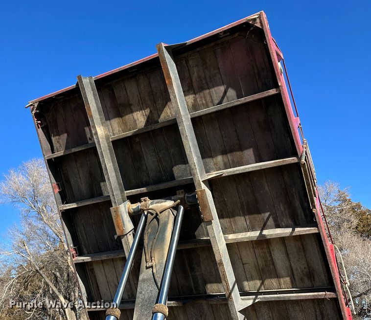 image for item LT9468 1974 GMC 6000  grain truck