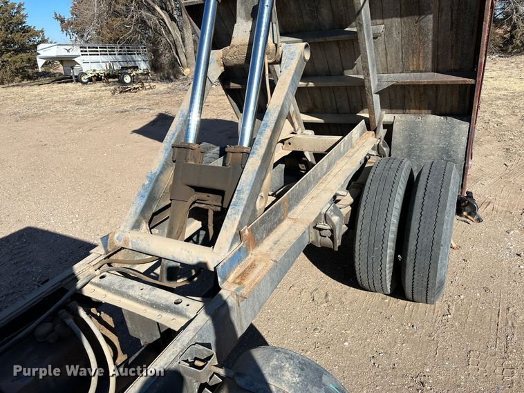 image for item LT9468 1974 GMC 6000  grain truck