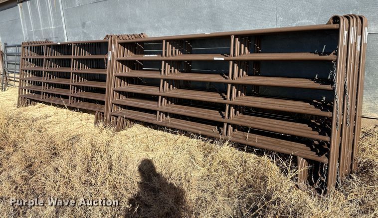 image for item LT9472 (21) Priefert livestock panels