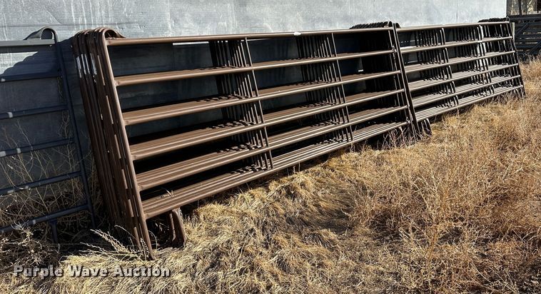 image for item LT9472 (21) Priefert livestock panels