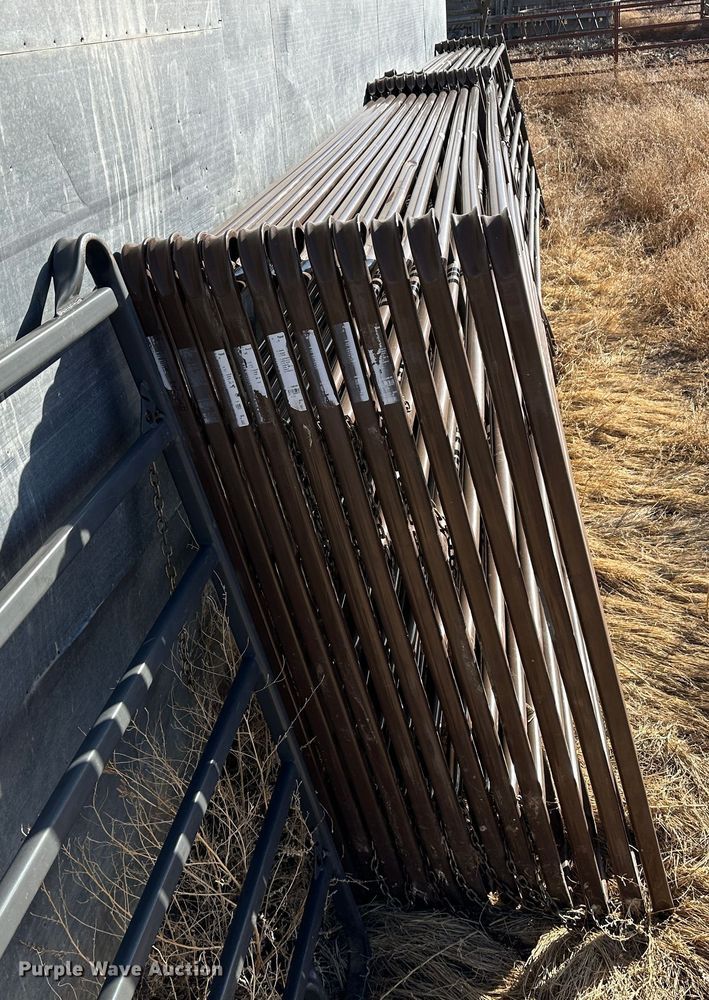 image for item LT9472 (21) Priefert livestock panels