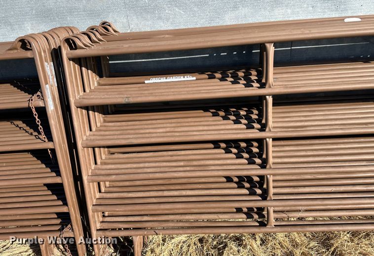 image for item LT9472 (21) Priefert livestock panels